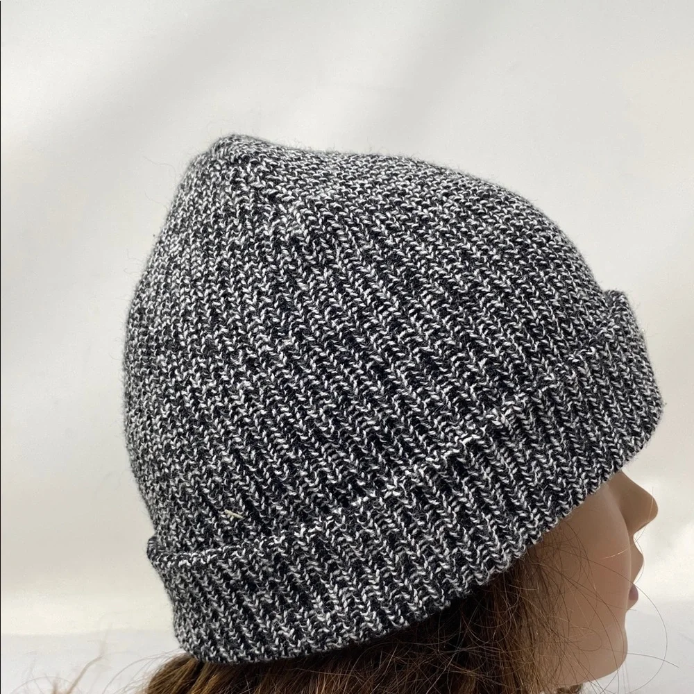 American Eagle Black White Marled Knit Beanie Hat Unisex Soft Winter Cap